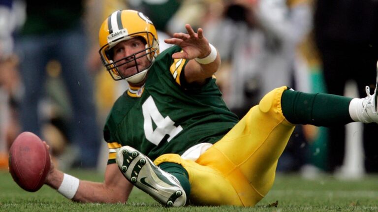 NFL legend Brett Favre details symptoms he noticed before Parkinson's diagnosis