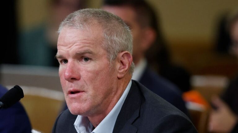 Amid Brett Favre’s Parkinson’s diagnosis, neurologist discusses how concussions impact risk