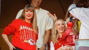 Taylor Swift rubs Brittany Mahomes' pregnant belly after endorsing Harris