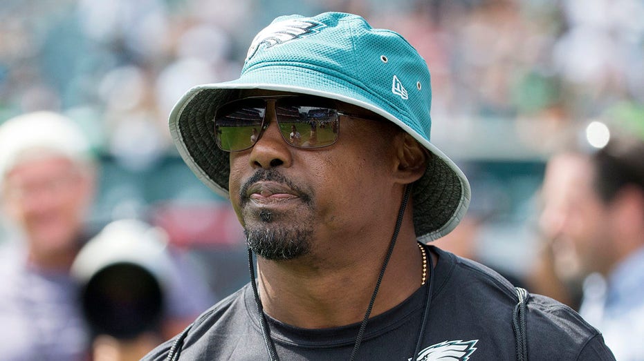 NFL legend Brian Dawkins reflects on marching in 5K with US veterans for suicide prevention: 'Honor for me'