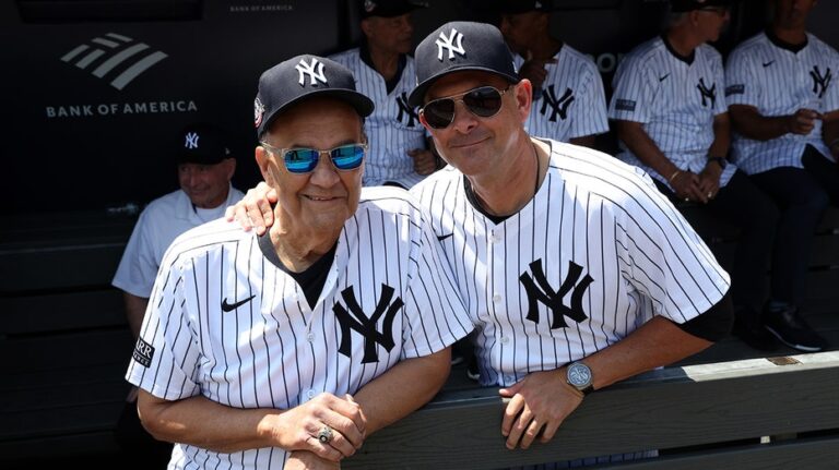 Legendary Yankees manager Joe Torre gives advice to Aaron Boone ahead of World Series