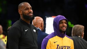 LeBron James, Bronny James expected to play together in Cleveland homecoming