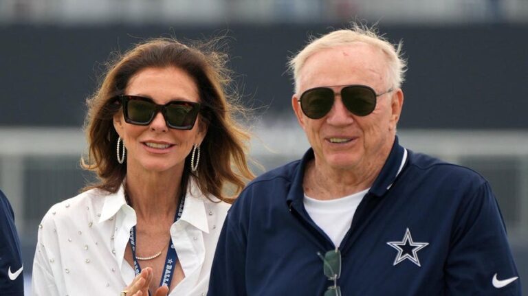 Jerry Jones' kids involved in freak car accident outside stadium before game vs 49ers: report