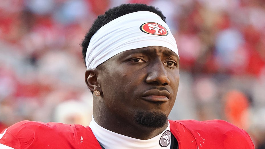 49ers star Deebo Samuel Sr. hospitalized with pneumonia, fluid in lungs after trying to play vs. Chiefs