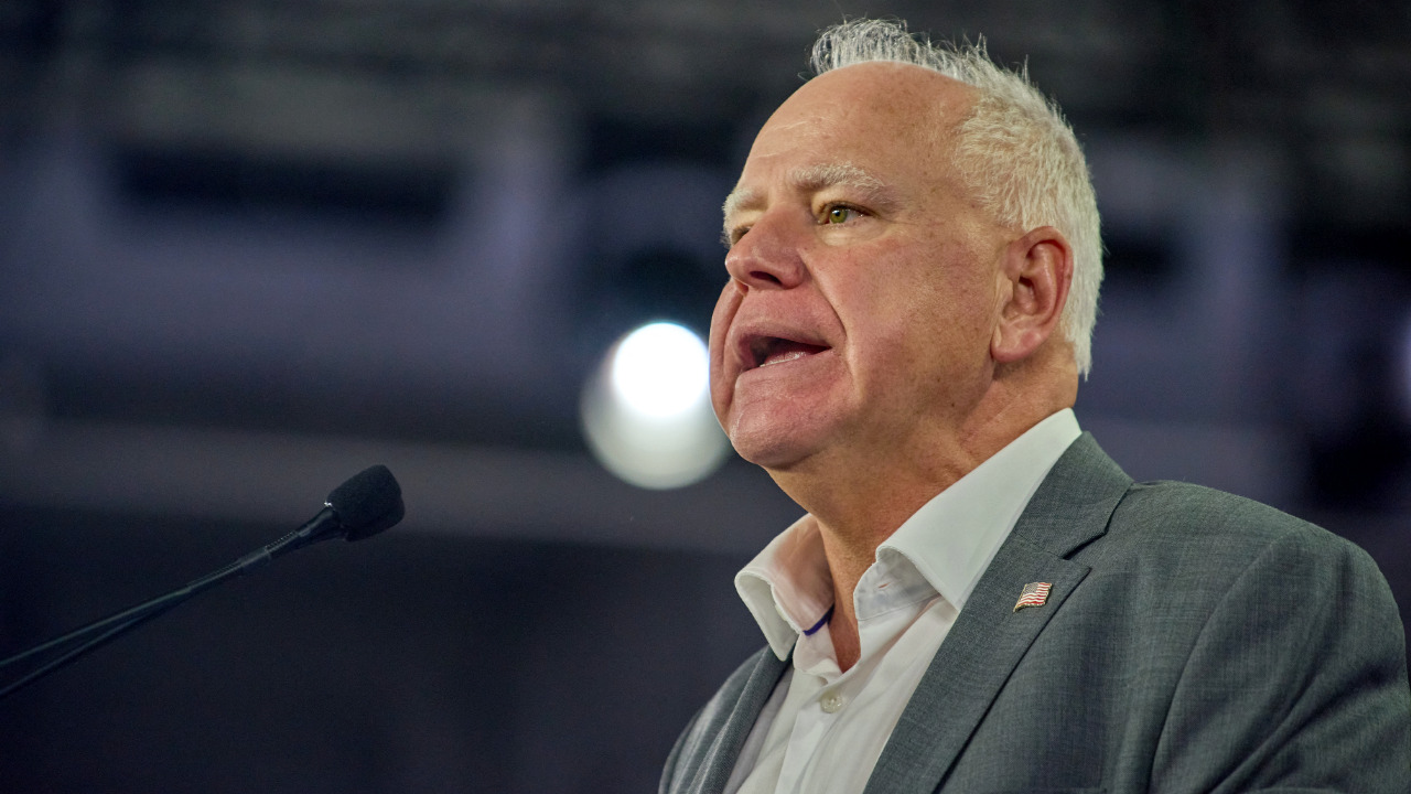 WATCH LIVE: Gov Walz rallies supporters in North Carolina