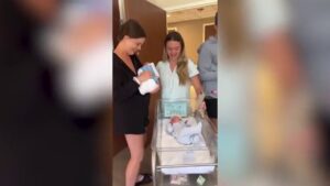 After shared pregnancy announcement, Florida best friends give birth at same hospital on same day