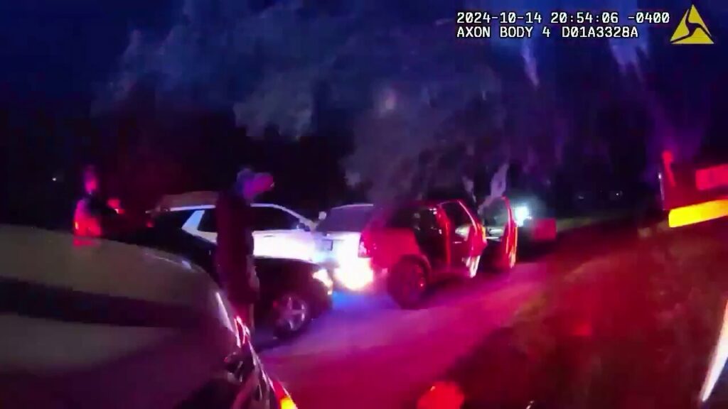 Video shows Florida deputies arrest two suspects tracked down by a stolen cellphone