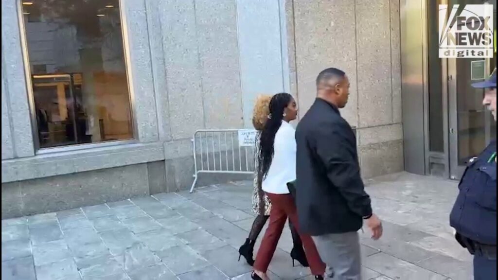 Sean 'Diddy' Combs' mother walks into Manhattan Federal Court for the rapper's status conference