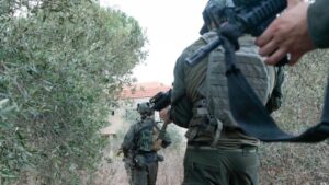 Israeli troops from 98th brigade advance in southern Lebanon