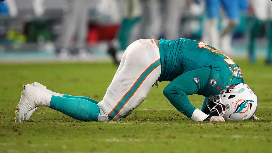 Dolphins linebacker pens heartfelt message after suffering season-ending injury for second year in a row