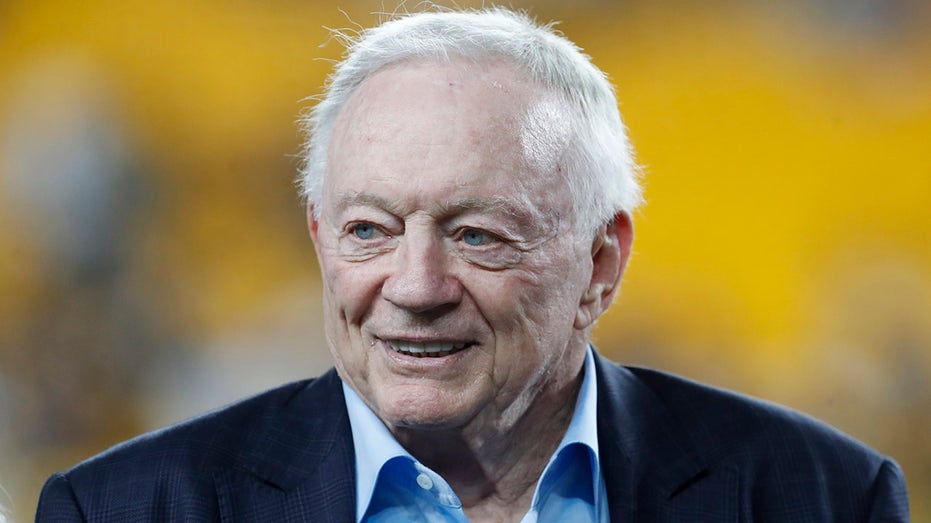 Cowboys' Jerry Jones gets testy with radio hosts over questions about roster construction after blowout loss