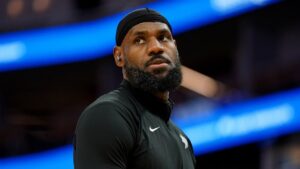 LeBron James calls out 'lame' Browns fans who booed Deshaun Watson following injury