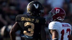 Alabama star pushes Vandy QB's head into ground during upset loss, issues apology