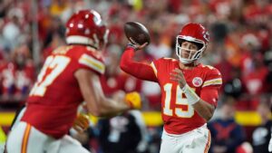 Patrick Mahomes throws for over 300 yards as Chiefs remain unbeaten with win over Saints