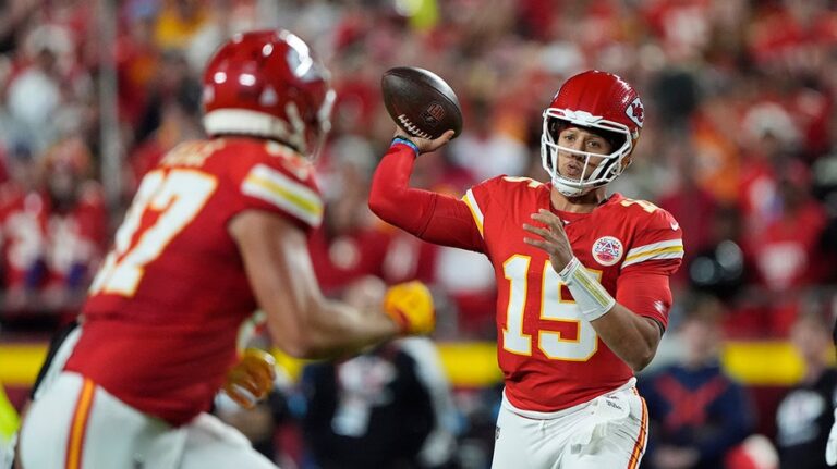 Patrick Mahomes throws for over 300 yards as Chiefs remain unbeaten with win over Saints