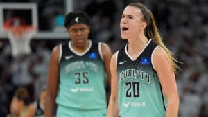 Liberty's Sabrina Ionescu nails long 3-pointer to help team to Game 3 win in WNBA Finals