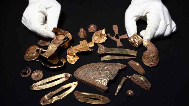 The 4,000 items in the Staffordshire Hoard make it the largest collection in history of its kind