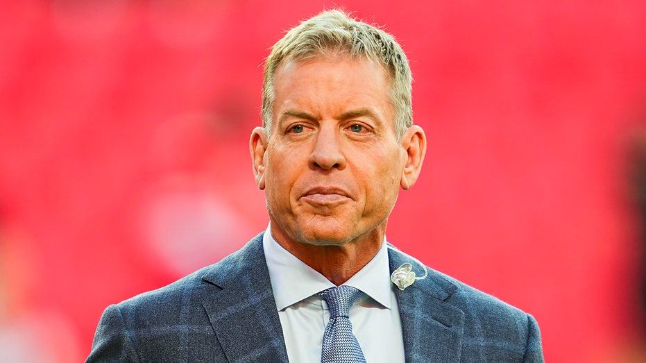 NFL legend Troy Aikman rips 'lazy' Cowboys wide receivers after blowout loss