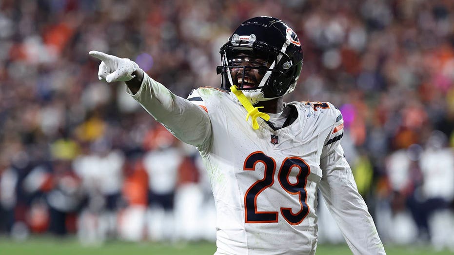 Bears' Tyrique Stevenson taunts Commanders fans before Jayden Daniels' miracle touchdown