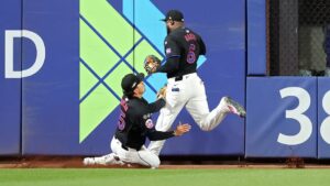 Mets outfielder makes sensational catch in NLCS, narrowly avoiding nasty collision with teammate