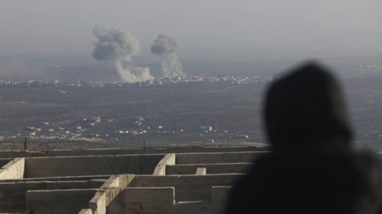 Russia and Syria bomb Syrian Islamist rebels after surprise incursion