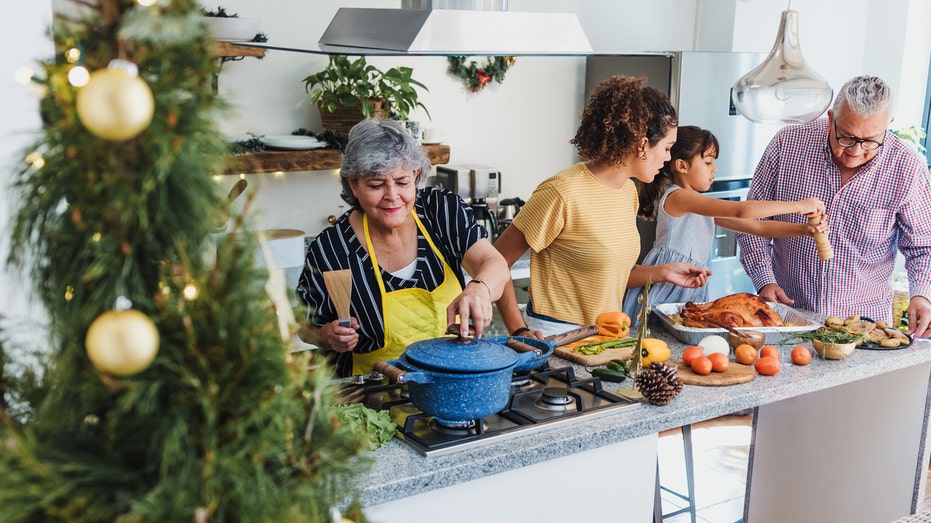 4 holiday nutrition tips from Dr. Nicole Saphier: 'Everything in moderation'