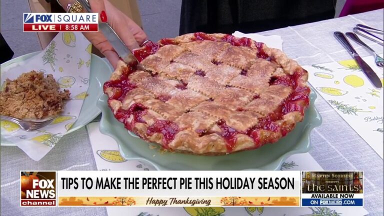 'Fox & Friends' hosts a Thanksgiving pie party on Fox Square