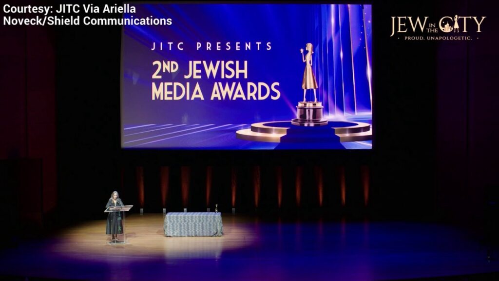 Actress Patricia Heaton presents award at 2nd Jewish Media Awards