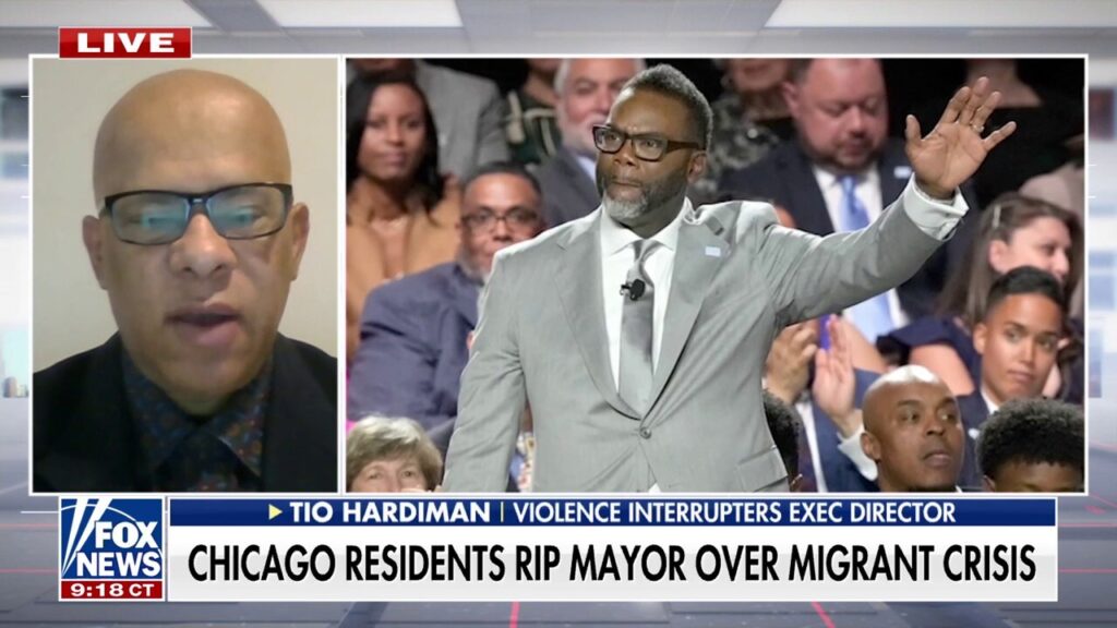 Chicagoans furious at Mayor Brandon Johnson over city's migrant crisis: 'We're turning red'