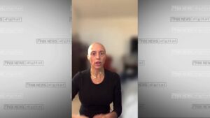 Mother living with alopecia reacts to liberal women shaving their heads to be 'unattractive'