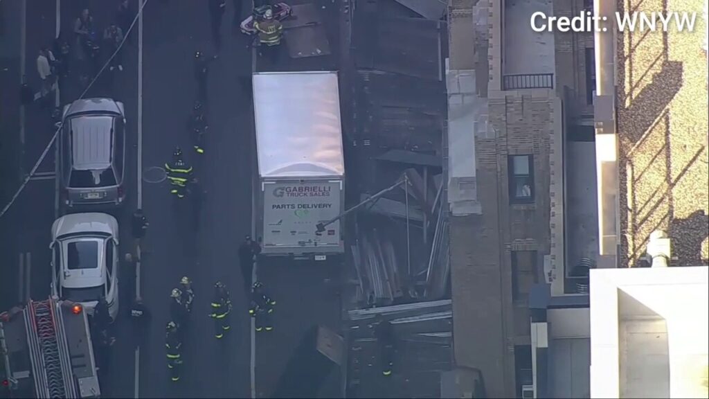 2 seriously hurt, 1 critical after scaffold collapse in NYC