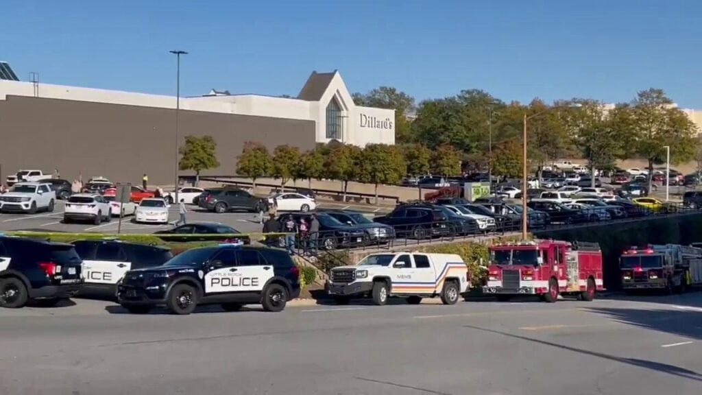 Arkansas police investigate Black Friday mall shooting