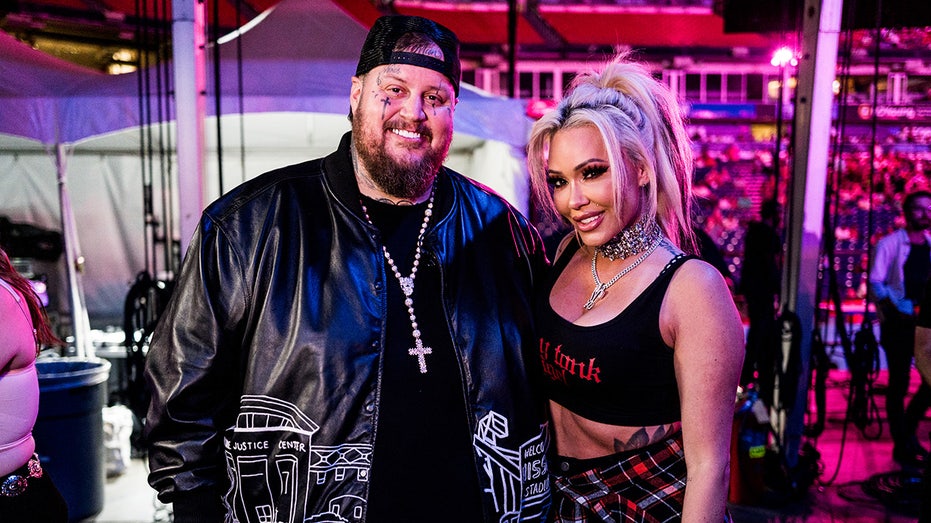 Jelly Roll's wife Bunnie Xo slams viral video of her husband's 'little tic'