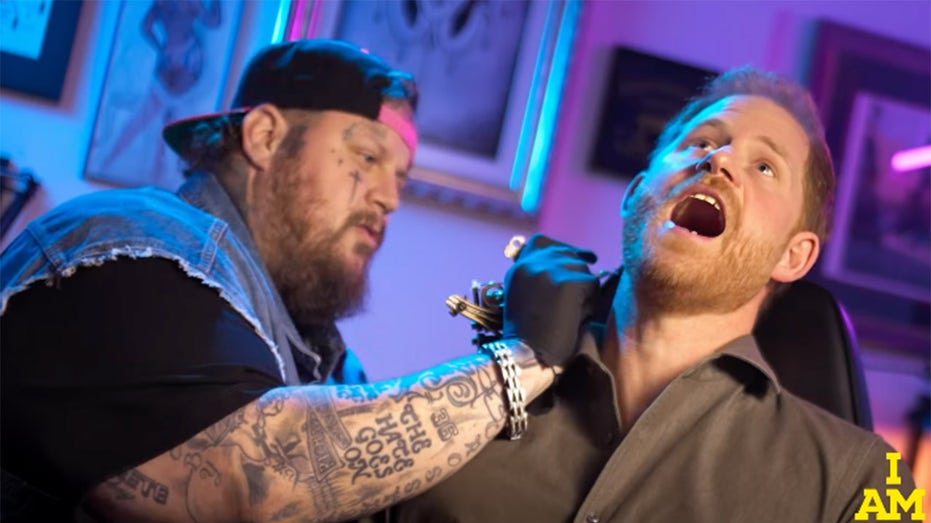 Jelly Roll gives Prince Harry neck tattoo as royal jokes he should have gotten it on his a--