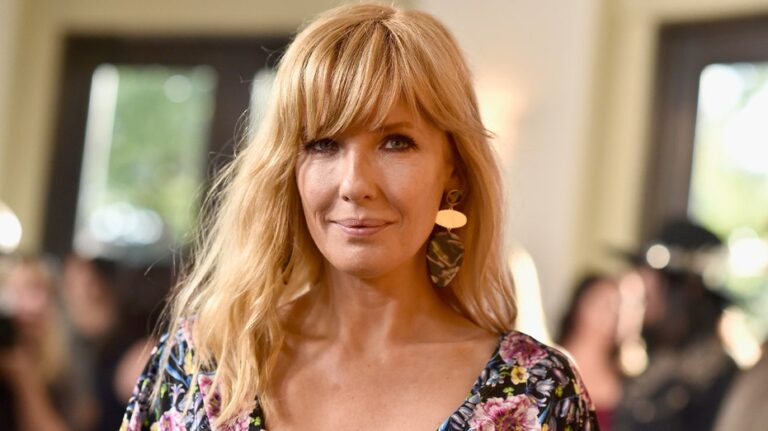 'Yellowstone' star Kelly Reilly believes Hollywood can be a 'cyclone of bulls--- and fakeness'