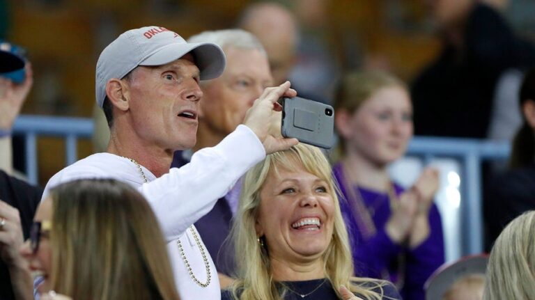 Oklahoma coach Brent Venables keeping 'great faith' amid wife Julie's latest cancer diagnosis