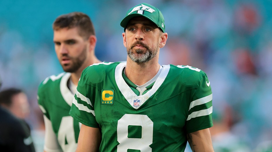 Jets' Aaron Rodgers shares thoughts on drones flying over New Jersey: 'What the hell is that?'