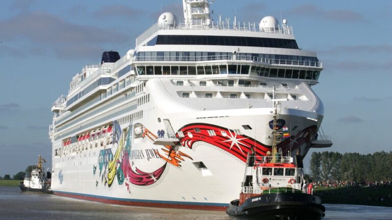 Man on vacation with family goes overboard on Norwegian cruise ship in Bahamas