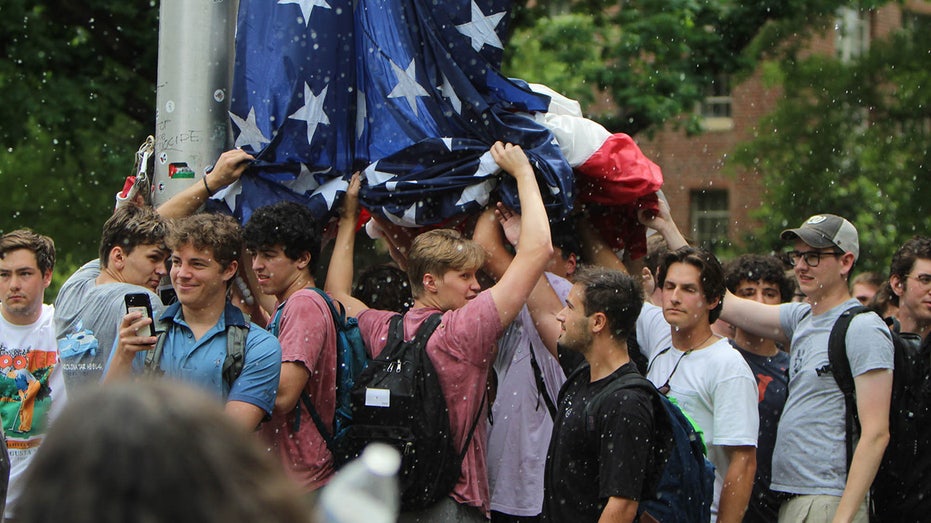 UNC fraternity brothers honored for defending American flag against anti-Israel mob: 'Beacon of hope'