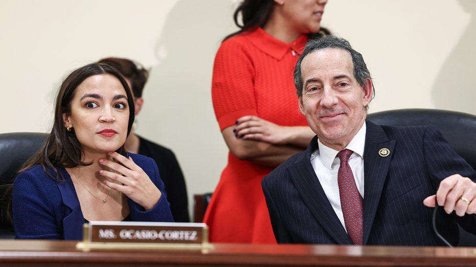 AOC launches bid for top Democratic role on House Oversight Committee