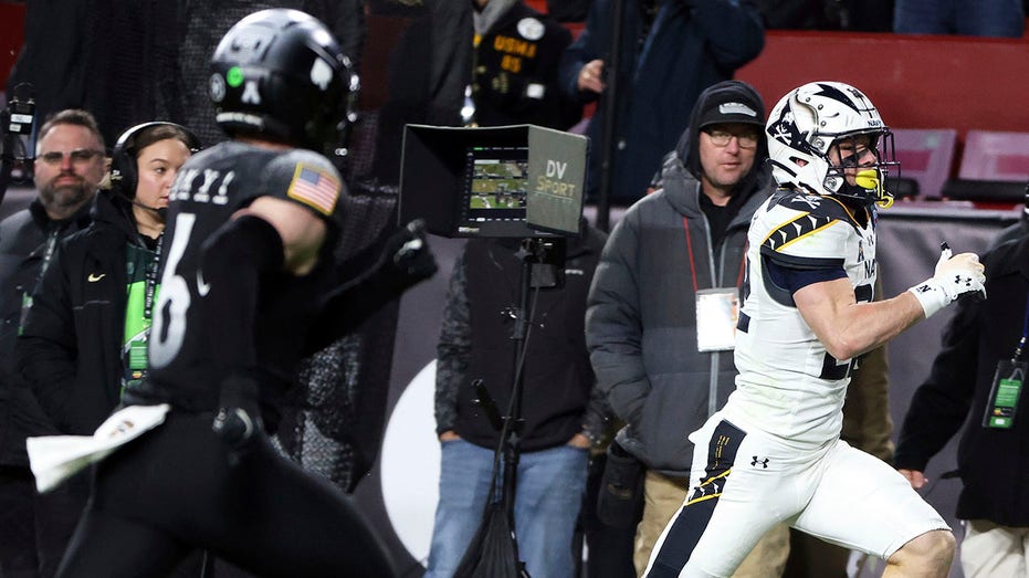 College football analyst blasts refs over Navy star penalty after crucial TD vs Army