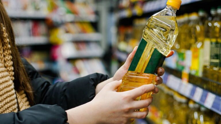 Cooking oil linked to colon cancer in early study, tied to inflammation