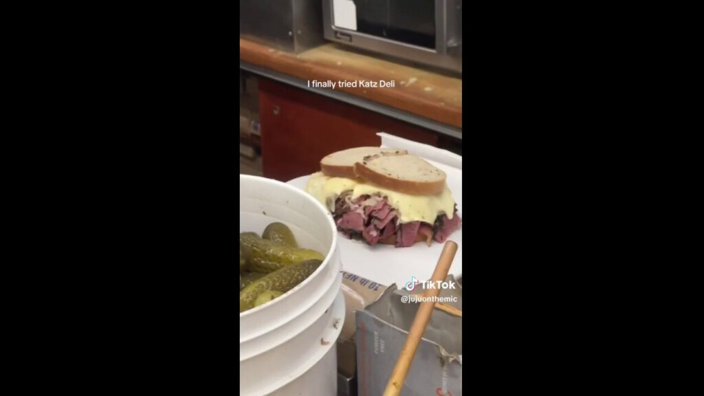 New York City creator tries the famous Katz Deli Reuben for the first time