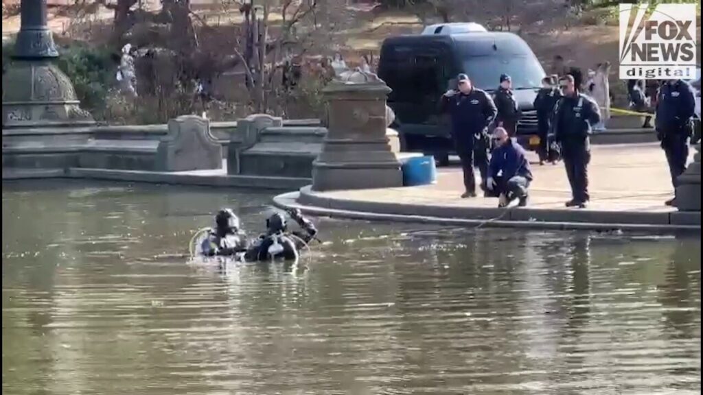 NYPD SCUBA Team search the lake in Central Park