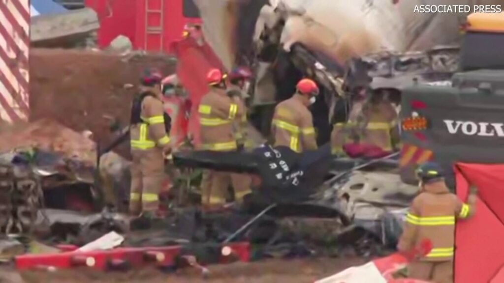 Rescuers seen pulling people out of plane following deadly crash at South Korean airport