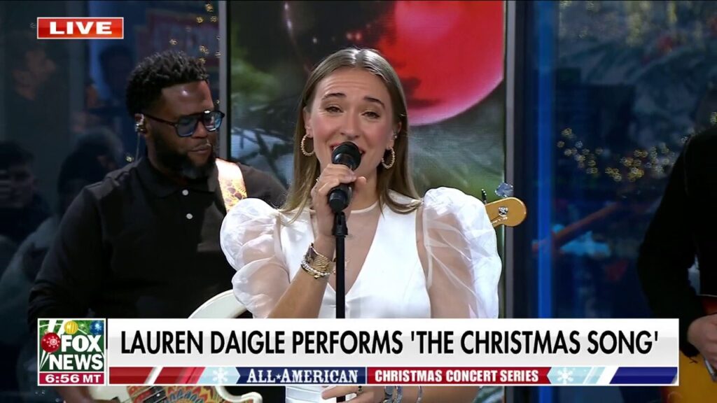 Lauren Daigle performs ‘The Christmas Song’ on ‘Fox & Friends’