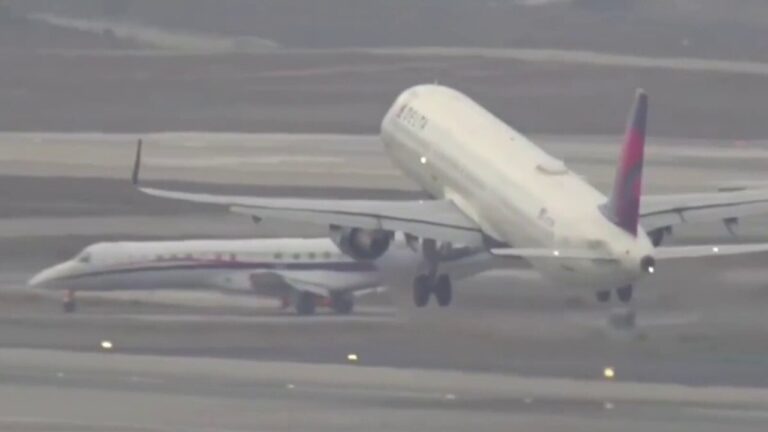 Gonzaga men's basketball charter nearly collides with departing Delta flight: video