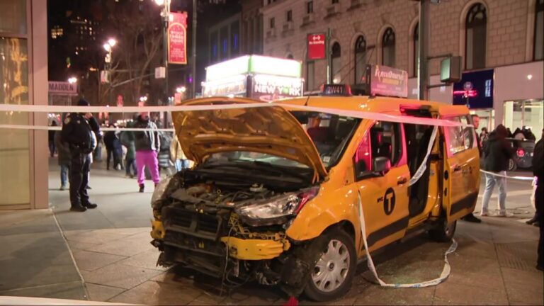 NYC taxi smashes into pedestrians on Christmas Day