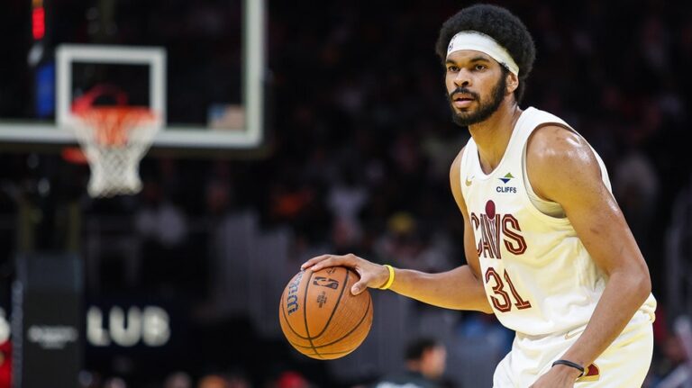 Cavs' Jarrett Allen stuns fans with backward halfcourt shot before game