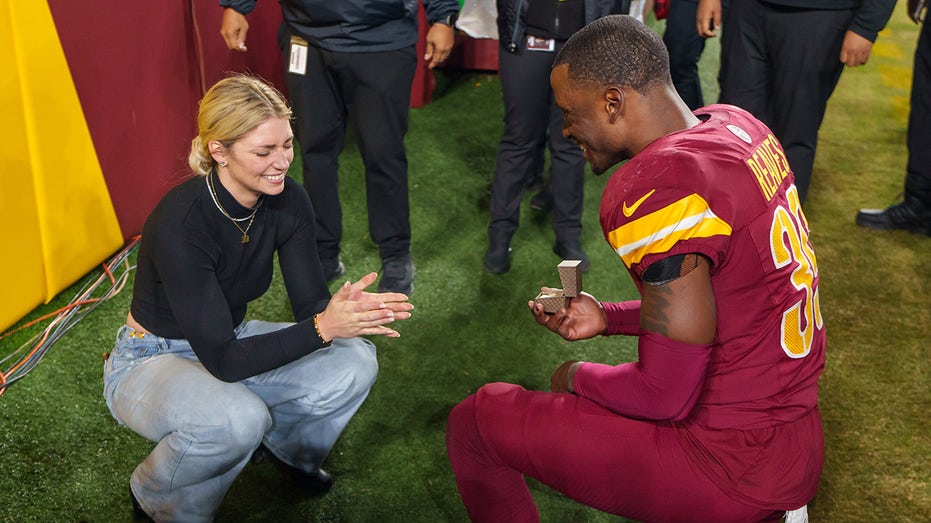 Commanders' Jeremy Reaves proposes to longtime girlfriend after win: 'That's my best friend'